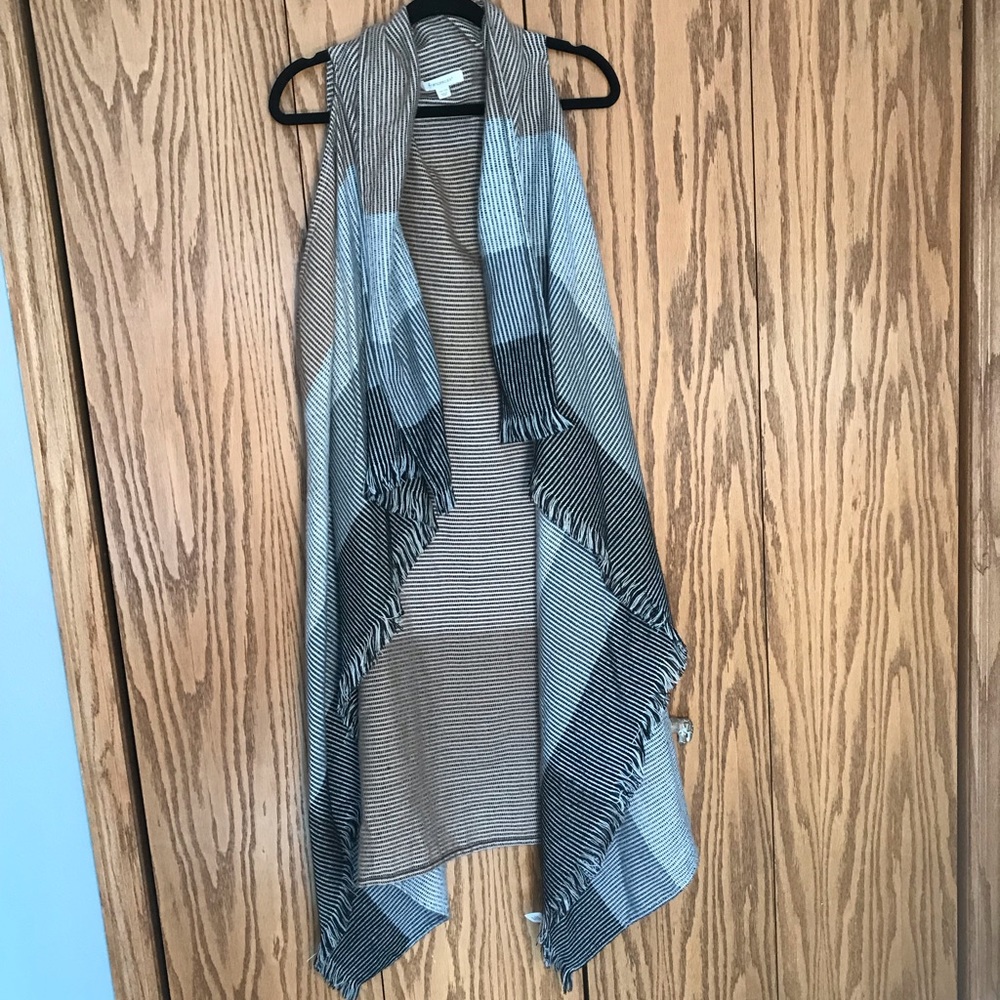 Sleeveless cardigan